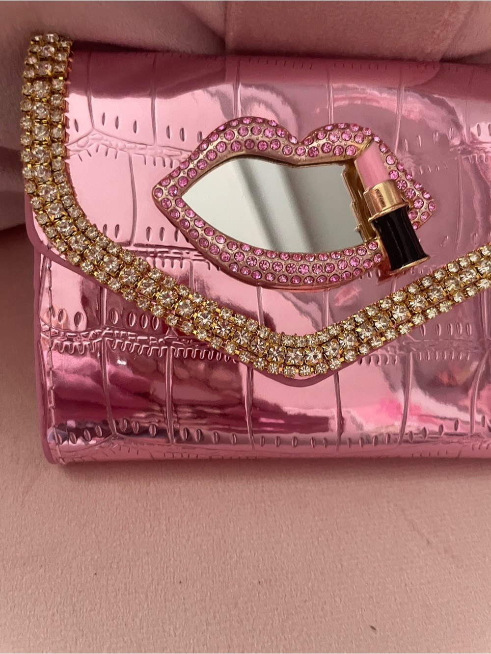 Pink Croc-Embossed Lip Accent Women’s Clutch Wallet - Picture 3 of 6